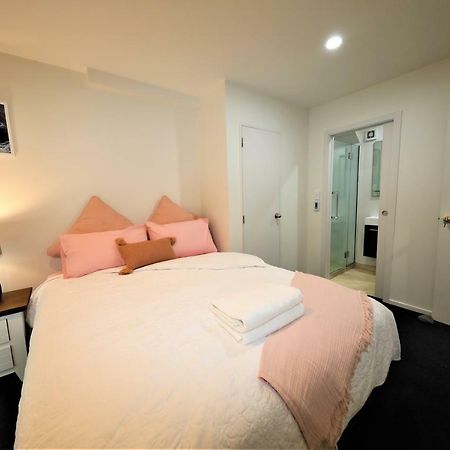 Comfortable Inner City Living Крайстчърч Екстериор снимка